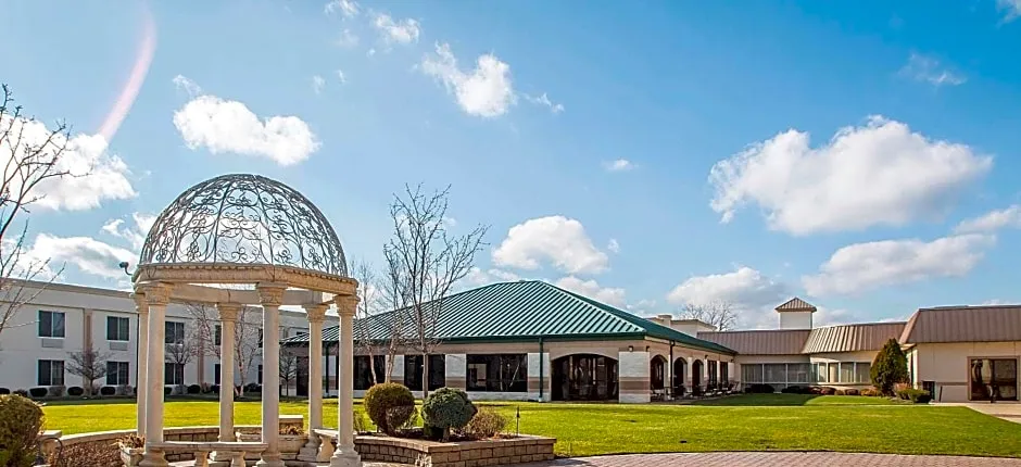 Clarion Inn Elmhurst - Oak Brook Near I-88, I-290, I-294