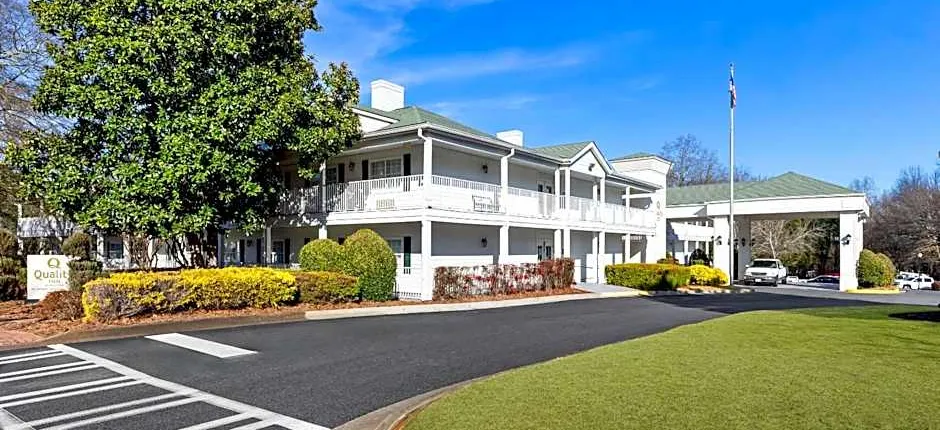 Quality Inn Fayetteville Near Historic Downtown Square