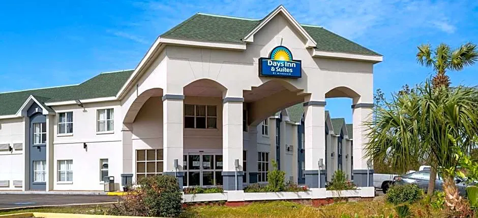 Days Inn by Wyndham Panama City