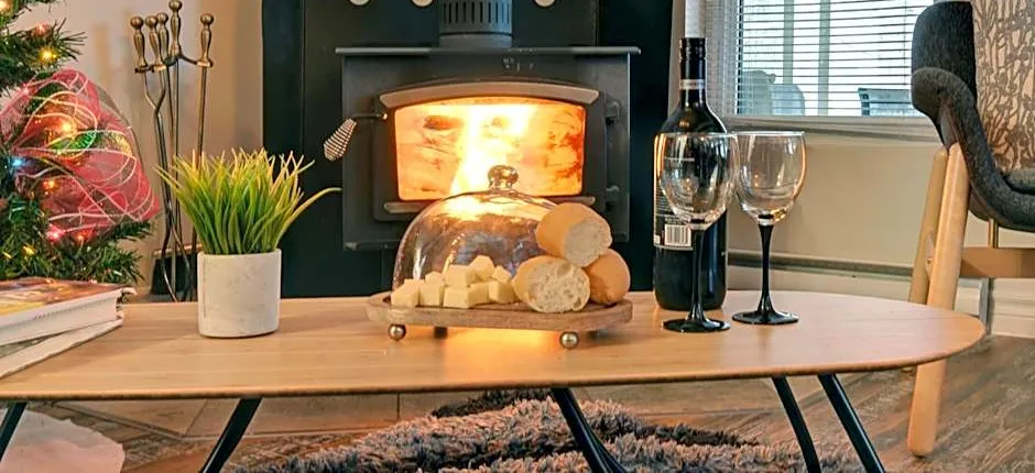 Sheldon Cozy on Lake Cottage with Private Jacuzzi