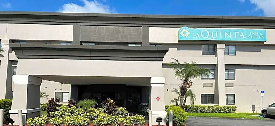 La Quinta Inn & Suites by Wyndham Orlando South