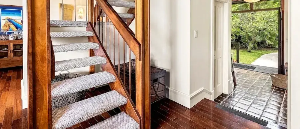 Beautiful Oceanfront - Air-conditioned - Sleeps 6 - Walk to Beach - Vrkcv