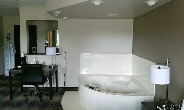 Super 8 by Wyndham Glenwood