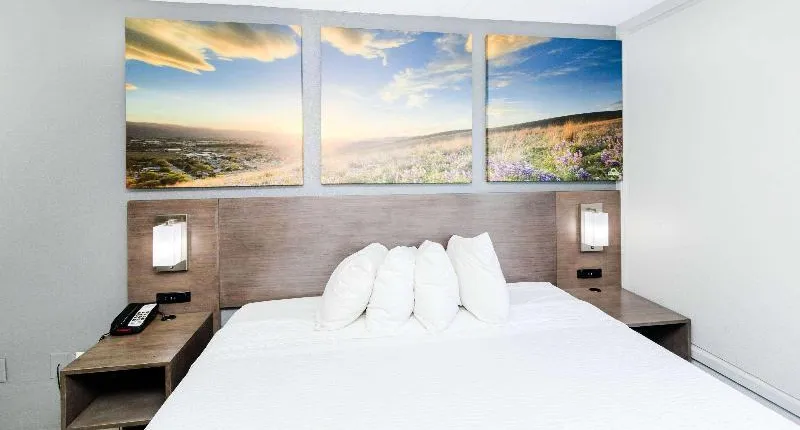 DAYS INN BY WYNDHAM SHARONVILLE