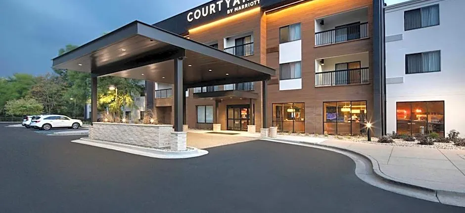 Courtyard by Marriott Grand Rapids Airport