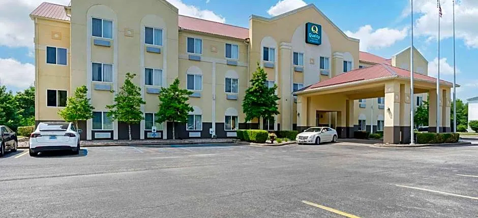 Quality Suites La Grange