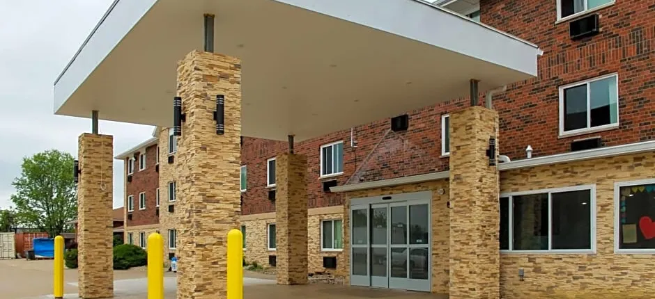 Clarion Pointe Bettendorf - Quad Cities
