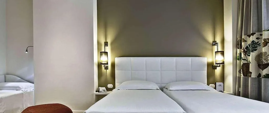HOTEL CARAVEL