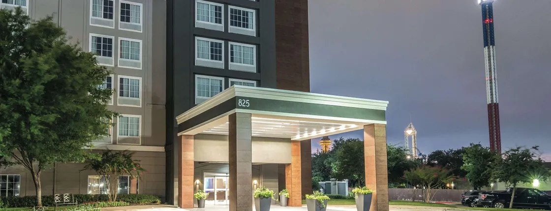 La Quinta Inn & Suites Arlington North 6 Flags Dr