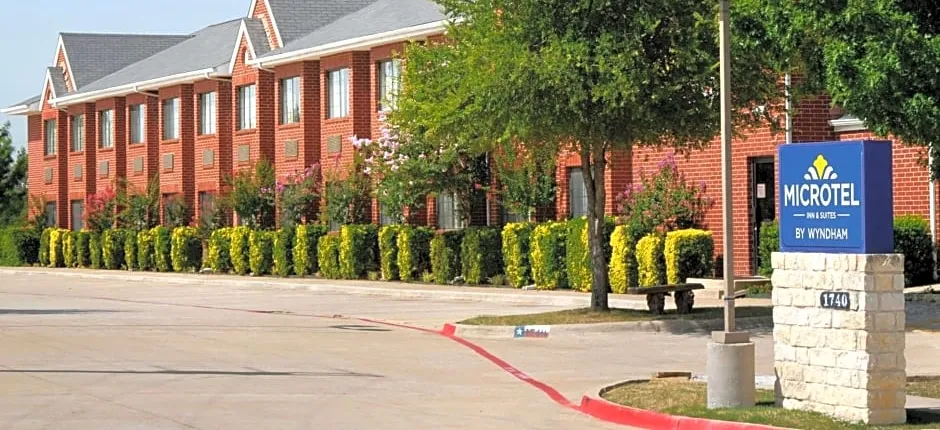 Microtel Inn & Suites By Wyndham Arlington/Dallas Area