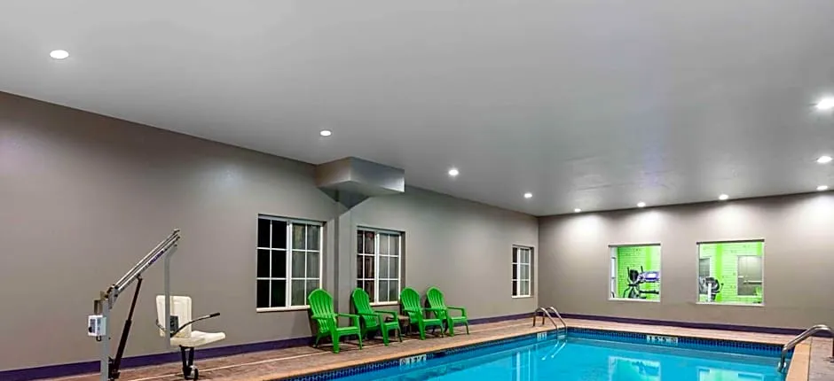 La Quinta Inn & Suites by Wyndham Huntsville Airport Madison