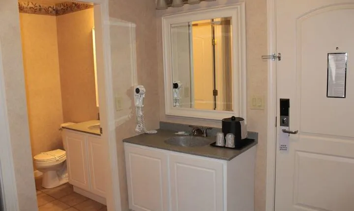 Shiretown Inn & Suites