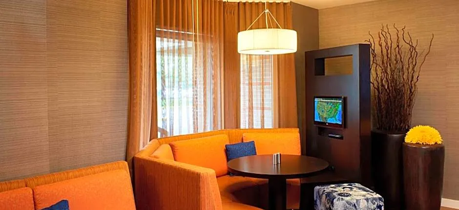 Courtyard by Marriott Cleveland Airport South