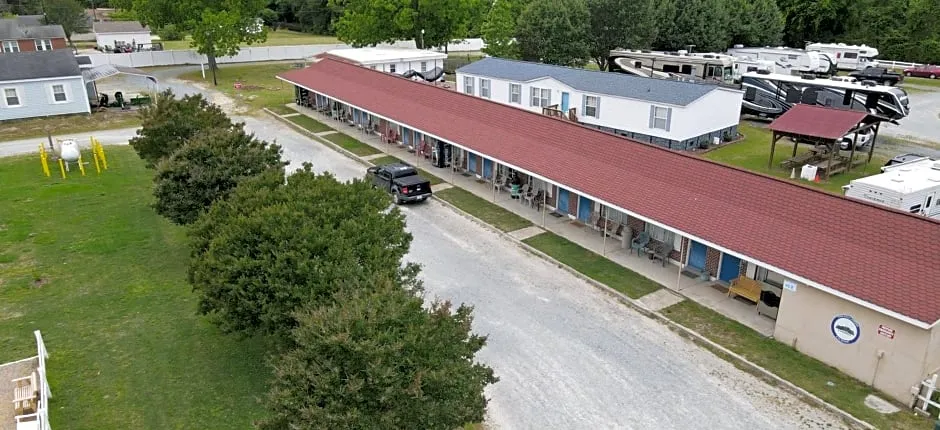 Four Oaks Lodging