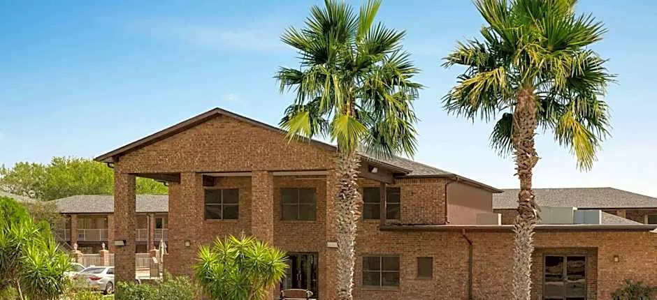 Super 8 by Wyndham Universal City