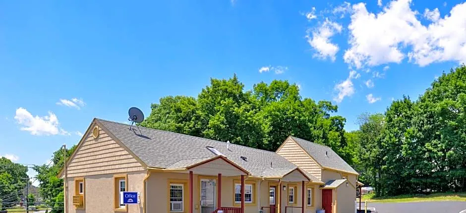 Golden Hill Inn-Danbury