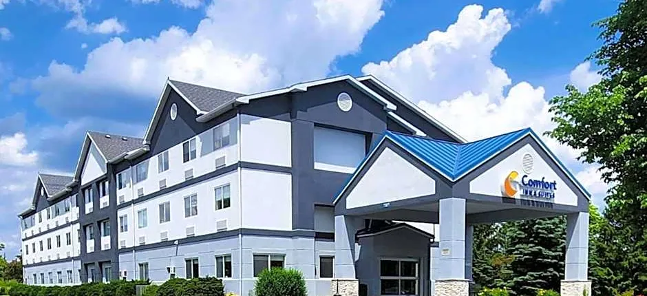 Comfort Inn & Suites Liverpool-Clay
