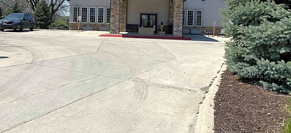 Cobblestone Inn & Suites - Denison | Majestic Hills