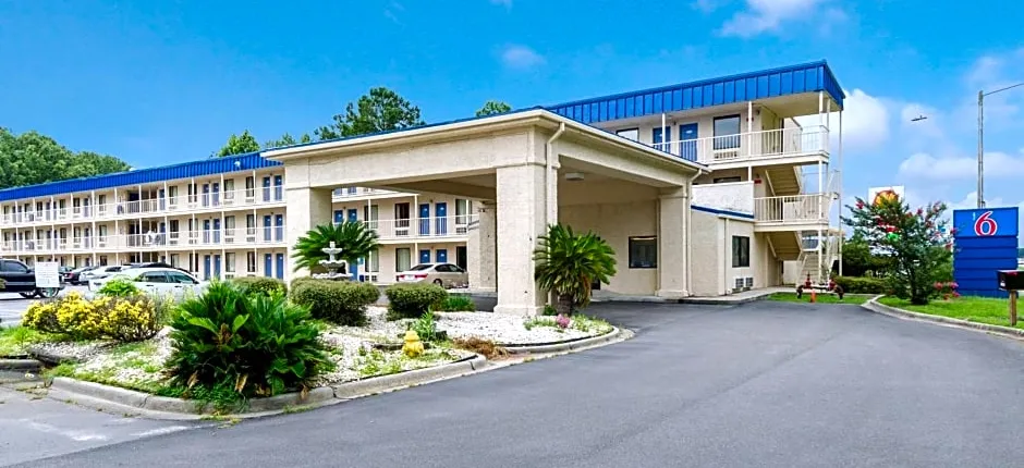 Motel 6-Pooler, GA - Savannah Airport
