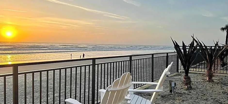 Single or Double Beach Studio Oceanfront Pool & Tiki