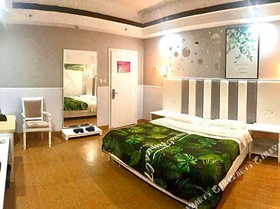 V8 Hotel
