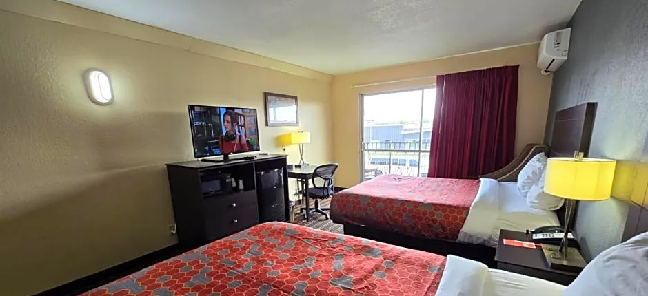 Econo Lodge Inn & Suites