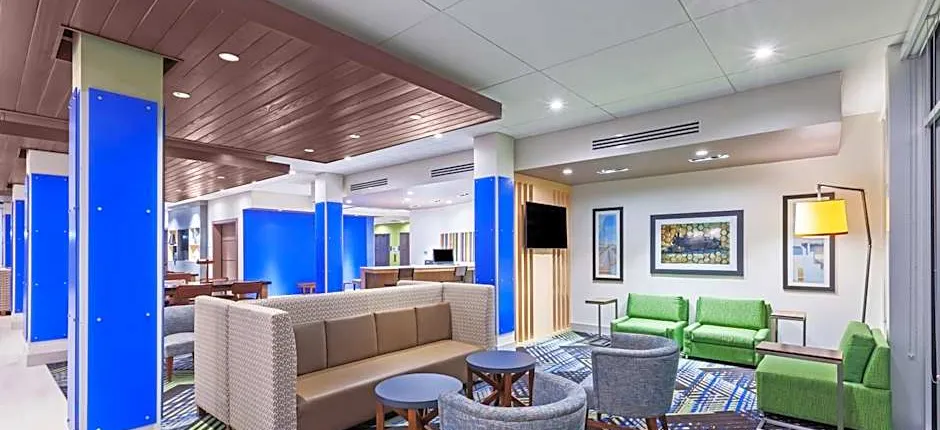 Holiday Inn Express and Suites Chanute By IHG