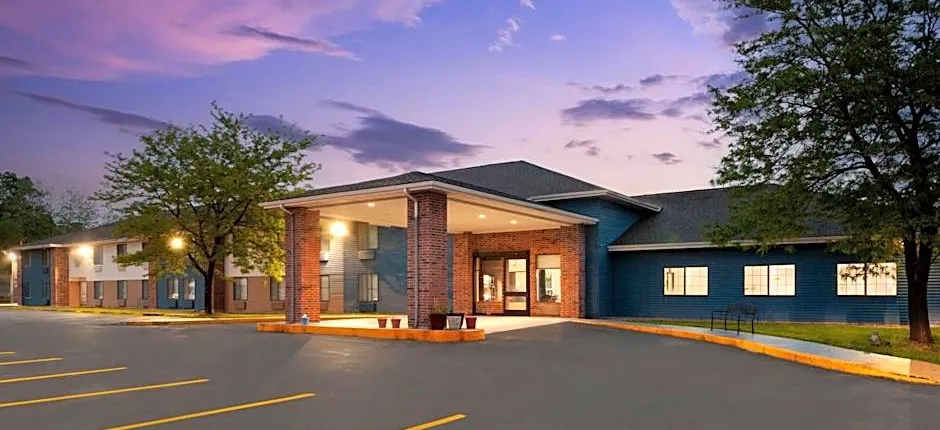 AmericInn by Wyndham Reedsburg