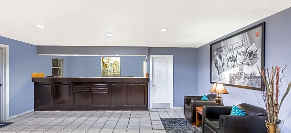 Super 8 by Wyndham Cleburne