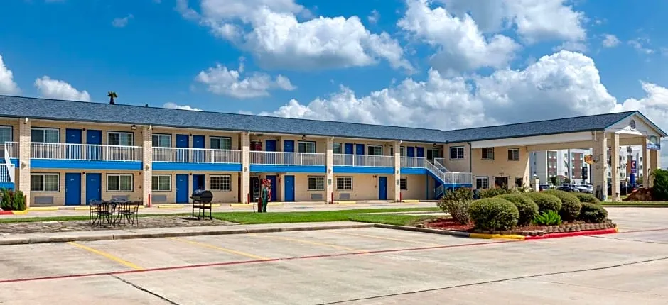 Days Inn by Wyndham Baytown TX
