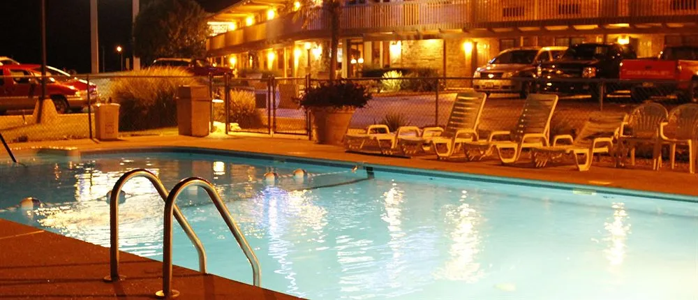 Pinemark Inn & Suites