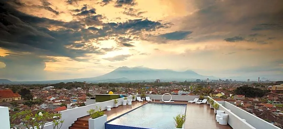 Ascent Hotel & Cafe Malang