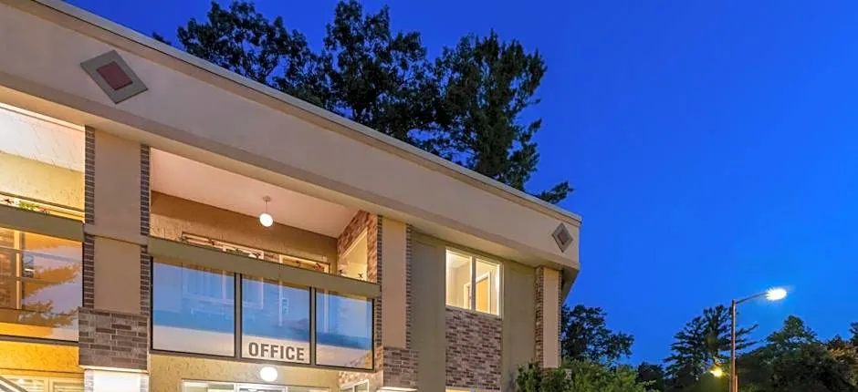 Super 8 by Wyndham Traverse City