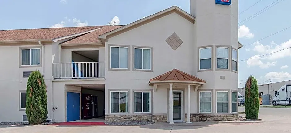 Motel 6-Hutchins, TX