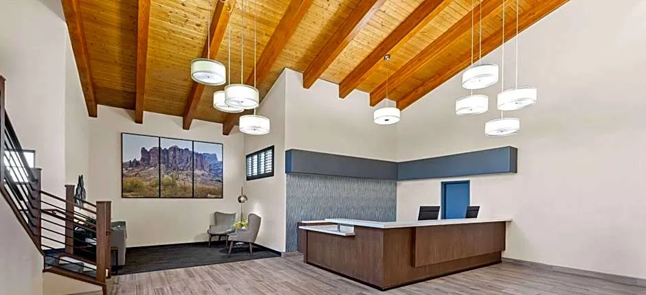 Days Inn & Suites by Wyndham Mesa Near Phoenix