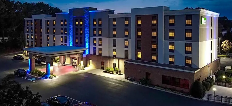 Holiday Inn Express & Suites Newport News By IHG