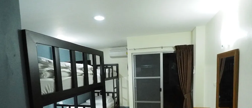 Just Sleep At Box Hostel