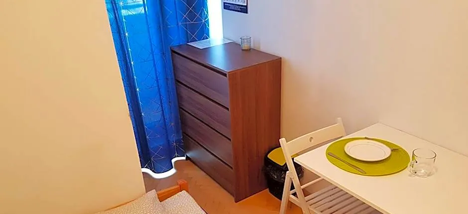 Niebieski Meander Pokoje blisko metra