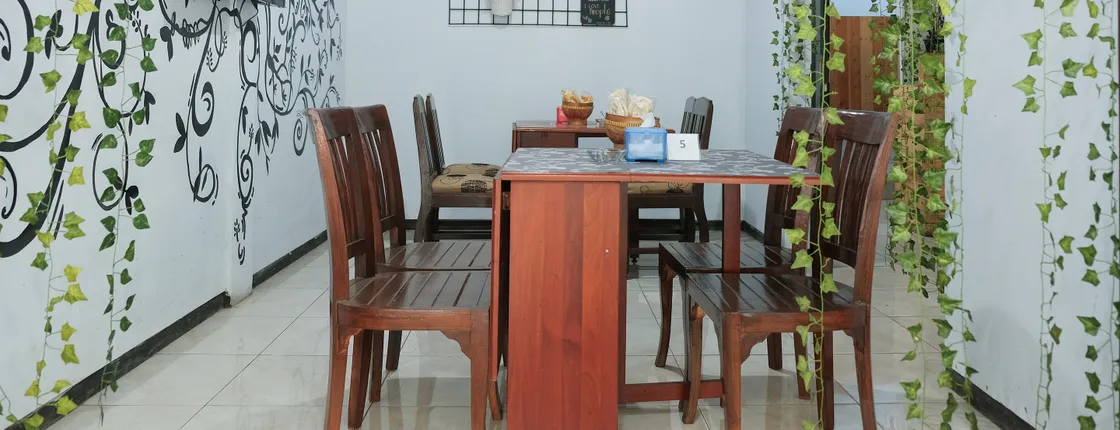Oyo 1380 Velodrome Family House