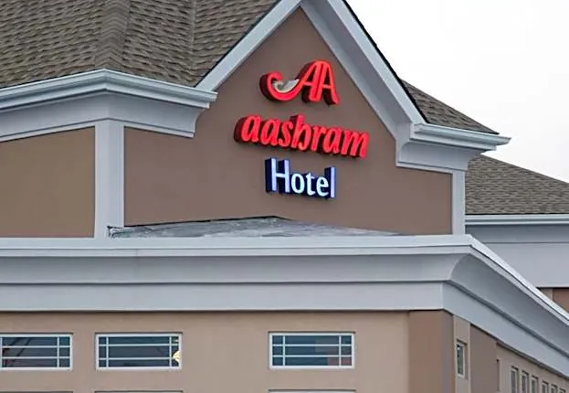 Aashram Hotel by Niagara River