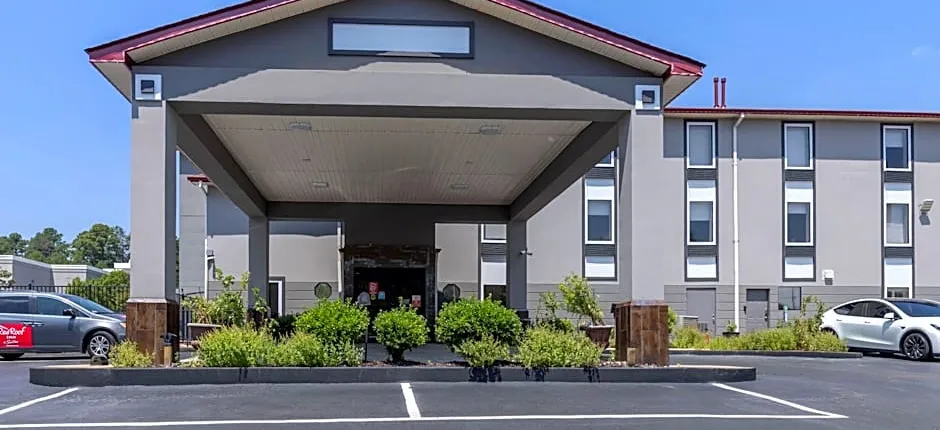 Red Roof Inn & Suites Clinton, MS