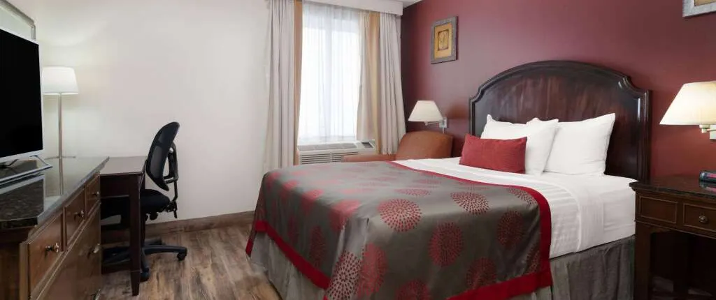 Ramada by Wyndham Albert Lea