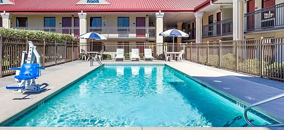 Days Inn by Wyndham Dalton