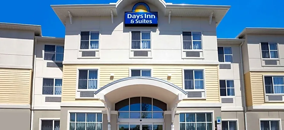 Days Inn & Suites by Wyndham Altoona