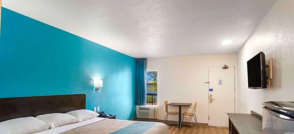 Motel 6-Lexington, KY - Airport