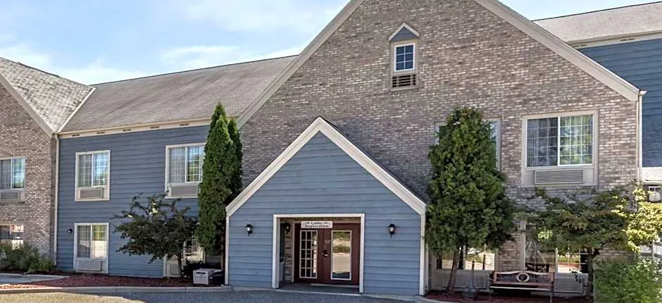 Baymont by Wyndham Mequon Milwaukee Area