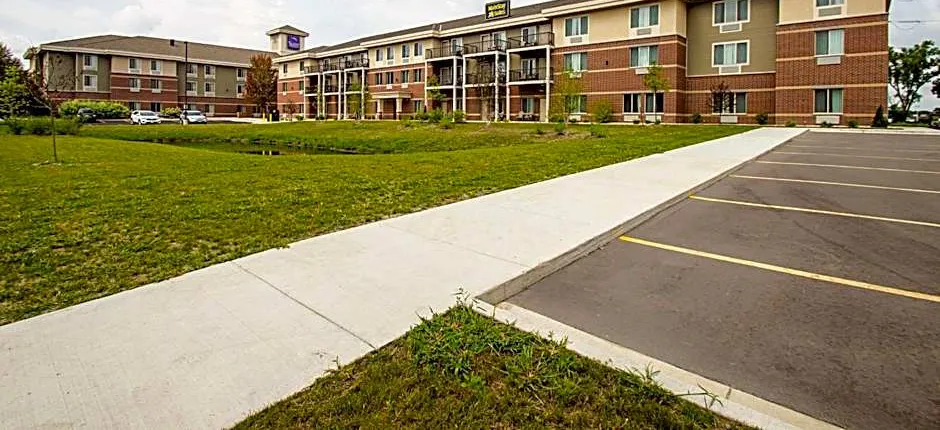 MainStay Suites Madison - Monona