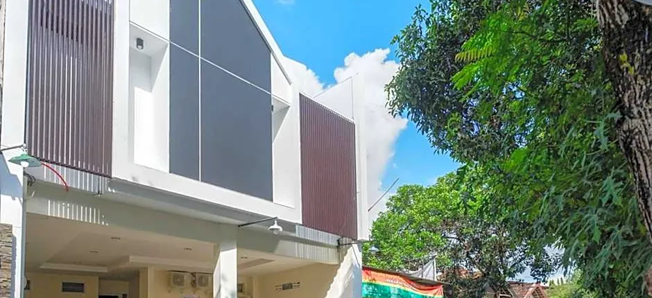 RedDoorz near Ambarrukmo Plaza Mall