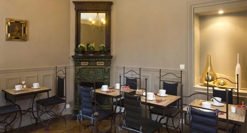 De La Porte Doree