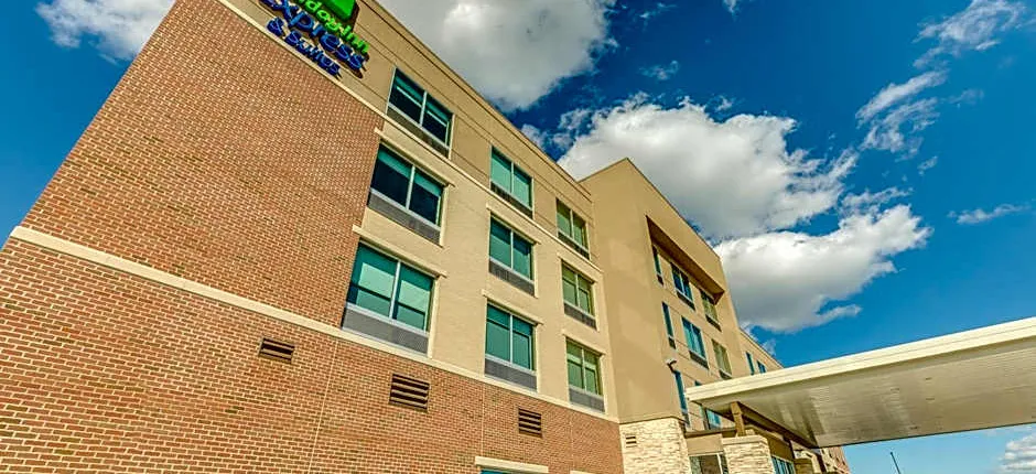 Holiday Inn Express & Suites Okemos - University Area By IHG